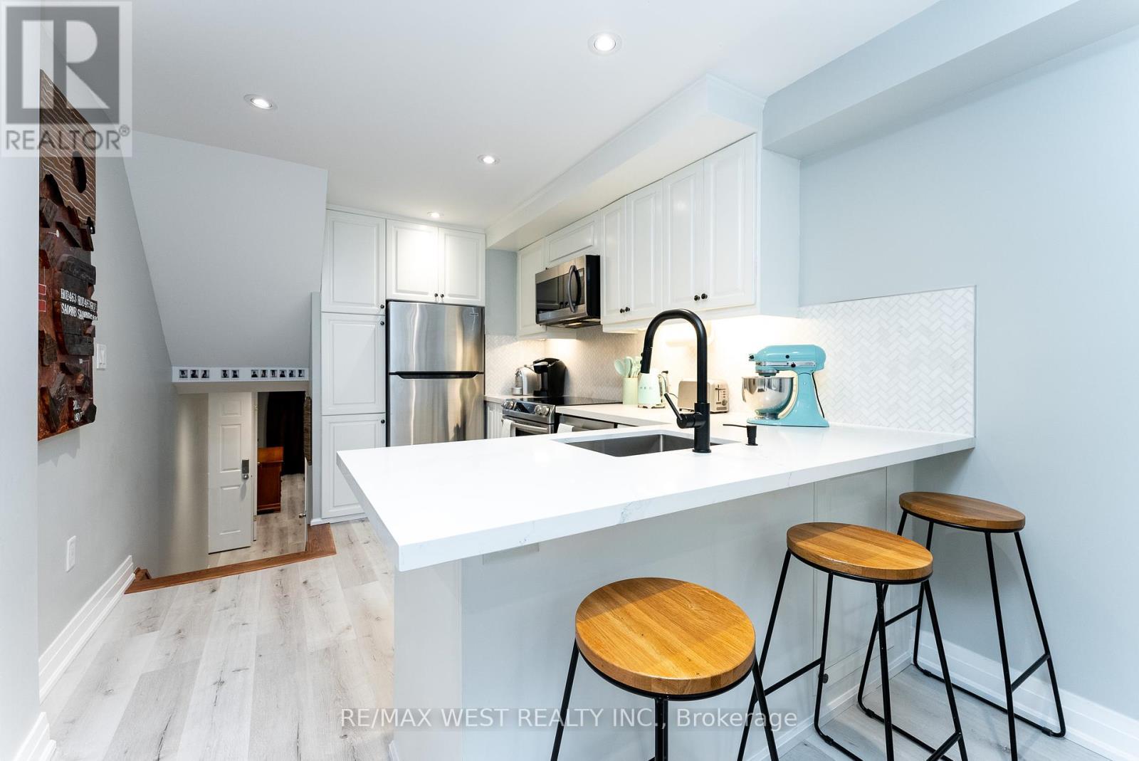 368 Fountain Street S, Cambridge, ON - Indoor Photo Showing Kitchen