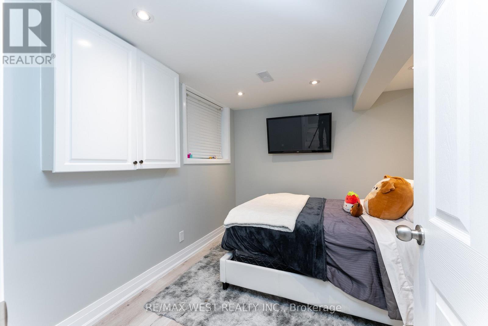 368 Fountain Street S, Cambridge, ON - Indoor Photo Showing Bedroom