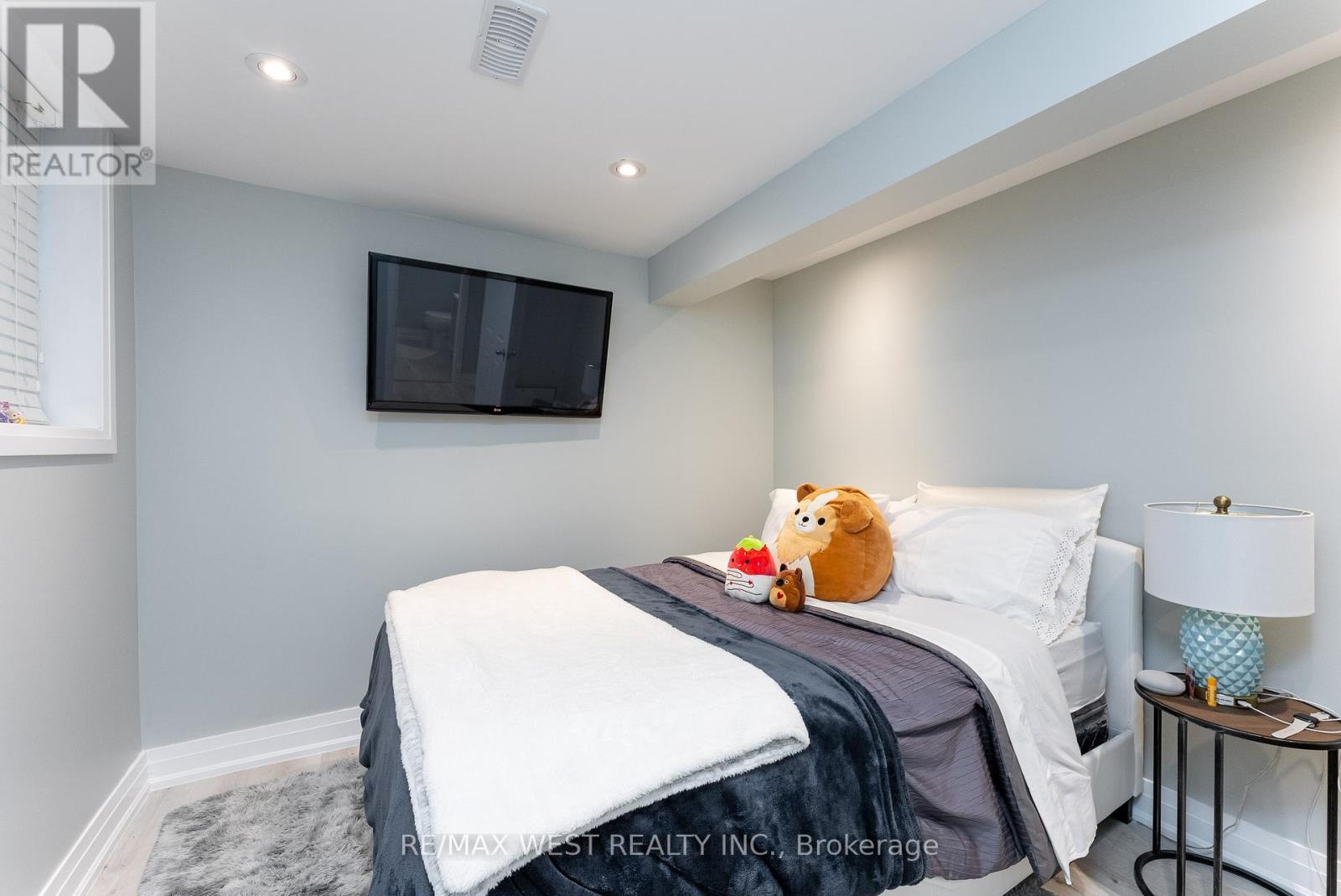 368 Fountain Street S, Cambridge, ON - Indoor Photo Showing Bedroom