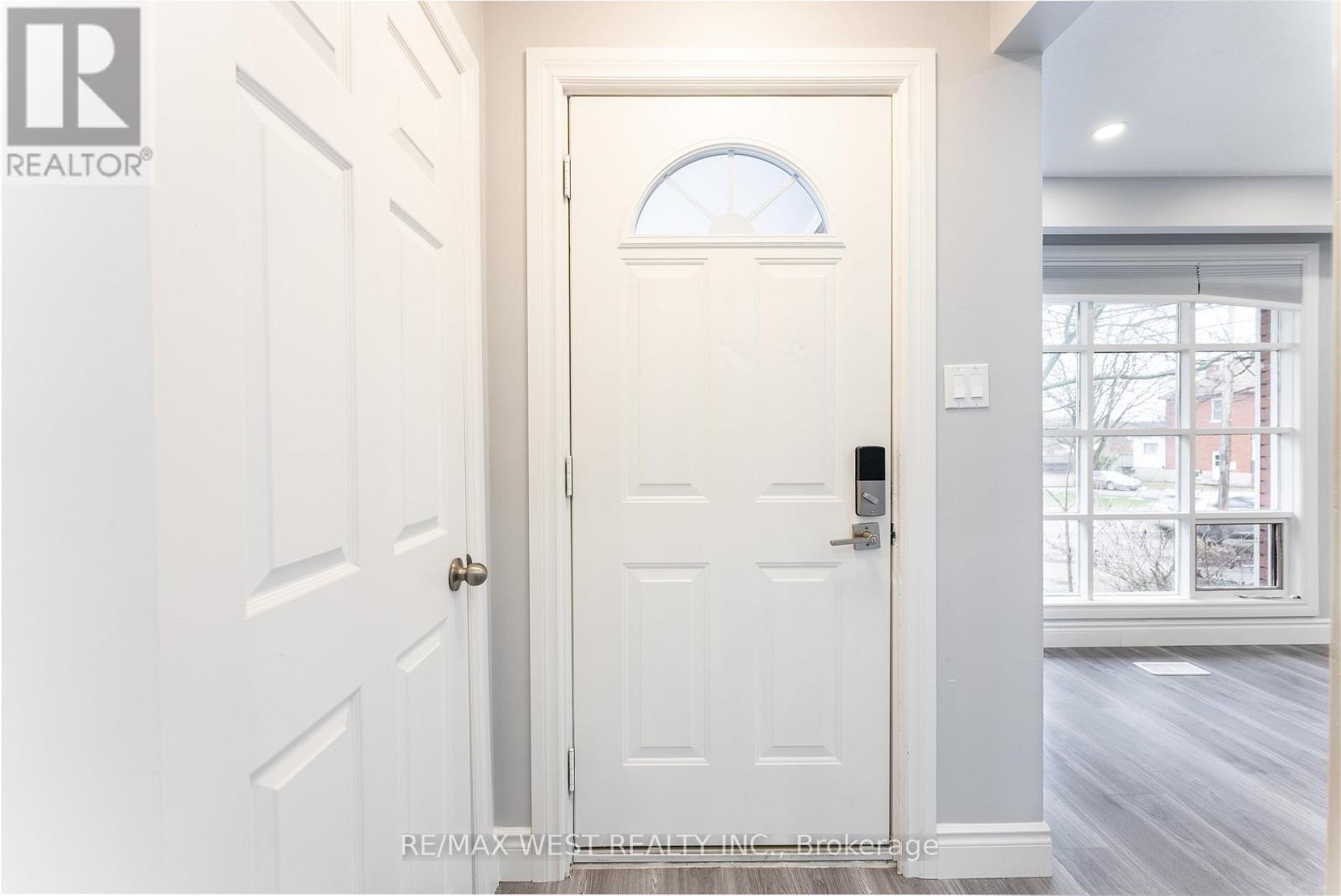 368 Fountain Street S, Cambridge, ON - Indoor Photo Showing Other Room