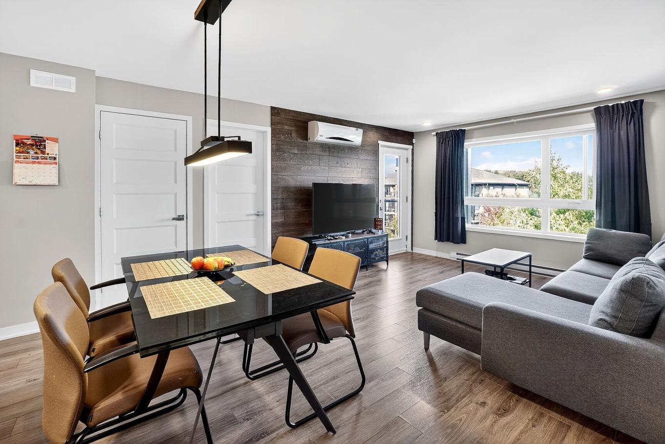 Coin-repas - 303-1040 Boul. De Palerme, La Prairie, QC - Indoor Photo Showing Living Room