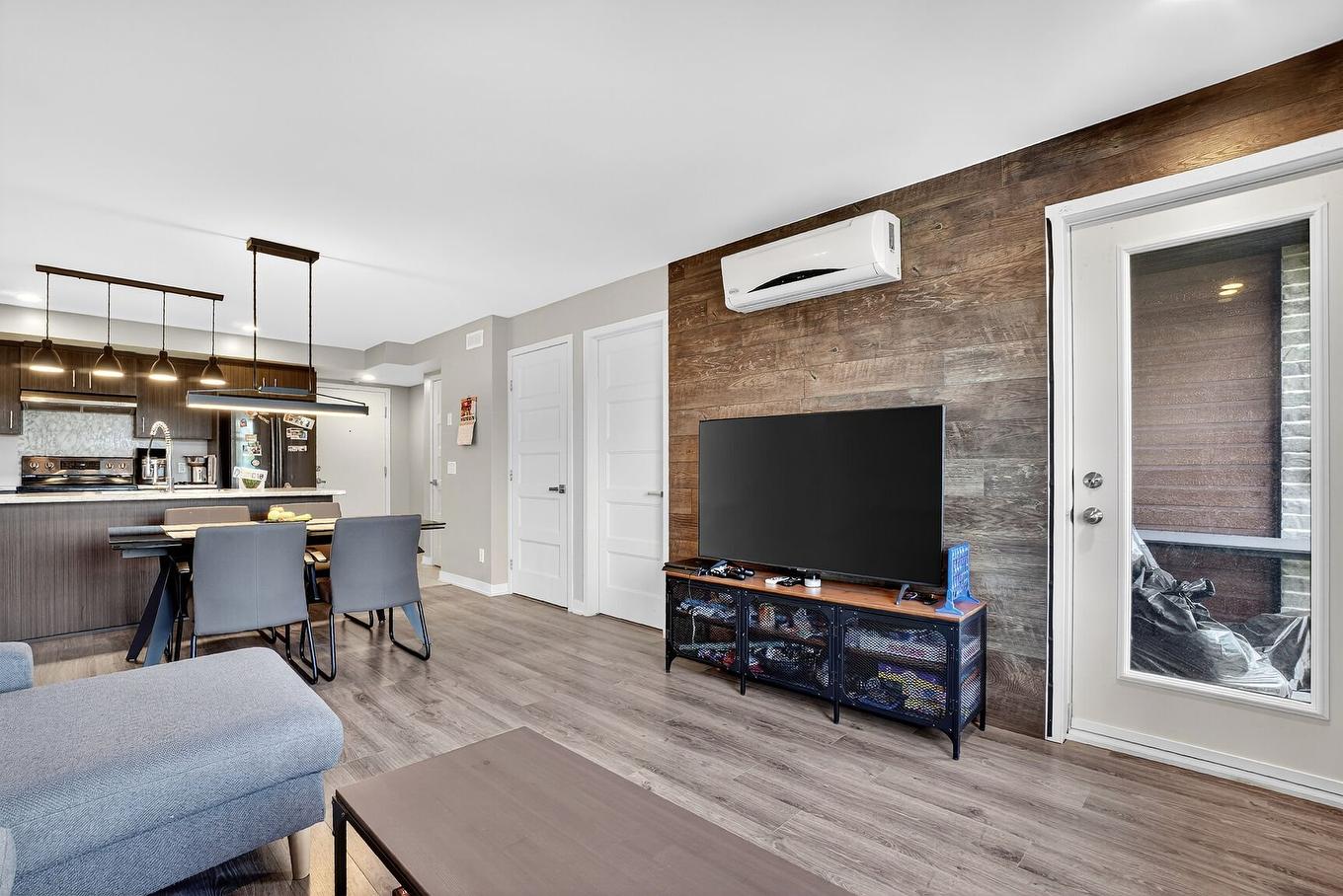 Salon - 303-1040 Boul. De Palerme, La Prairie, QC - Indoor Photo Showing Other Room