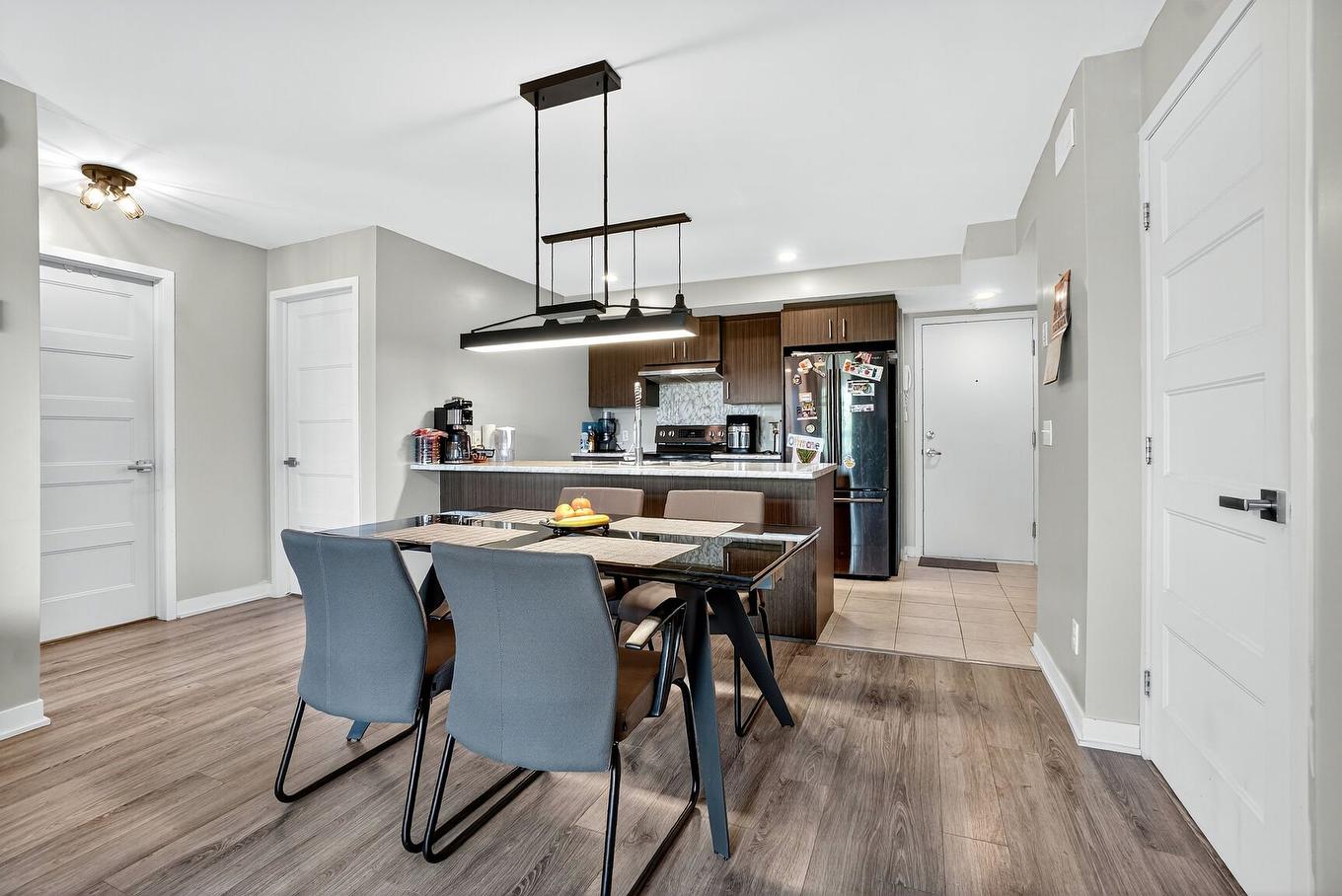 Coin-repas - 303-1040 Boul. De Palerme, La Prairie, QC - Indoor