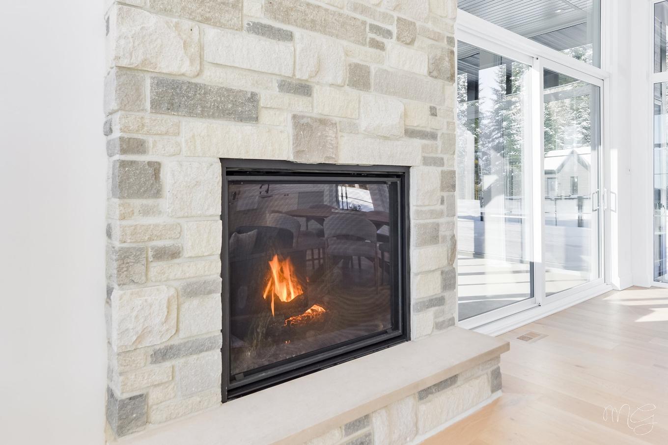 En construction - 1604 Ch. Des Achillées, Piedmont, QC - Indoor Photo Showing Other Room With Fireplace