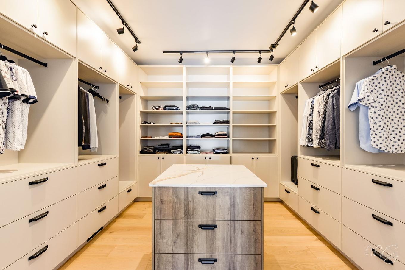 En construction - 1604 Ch. Des Achillées, Piedmont, QC - Indoor With Storage