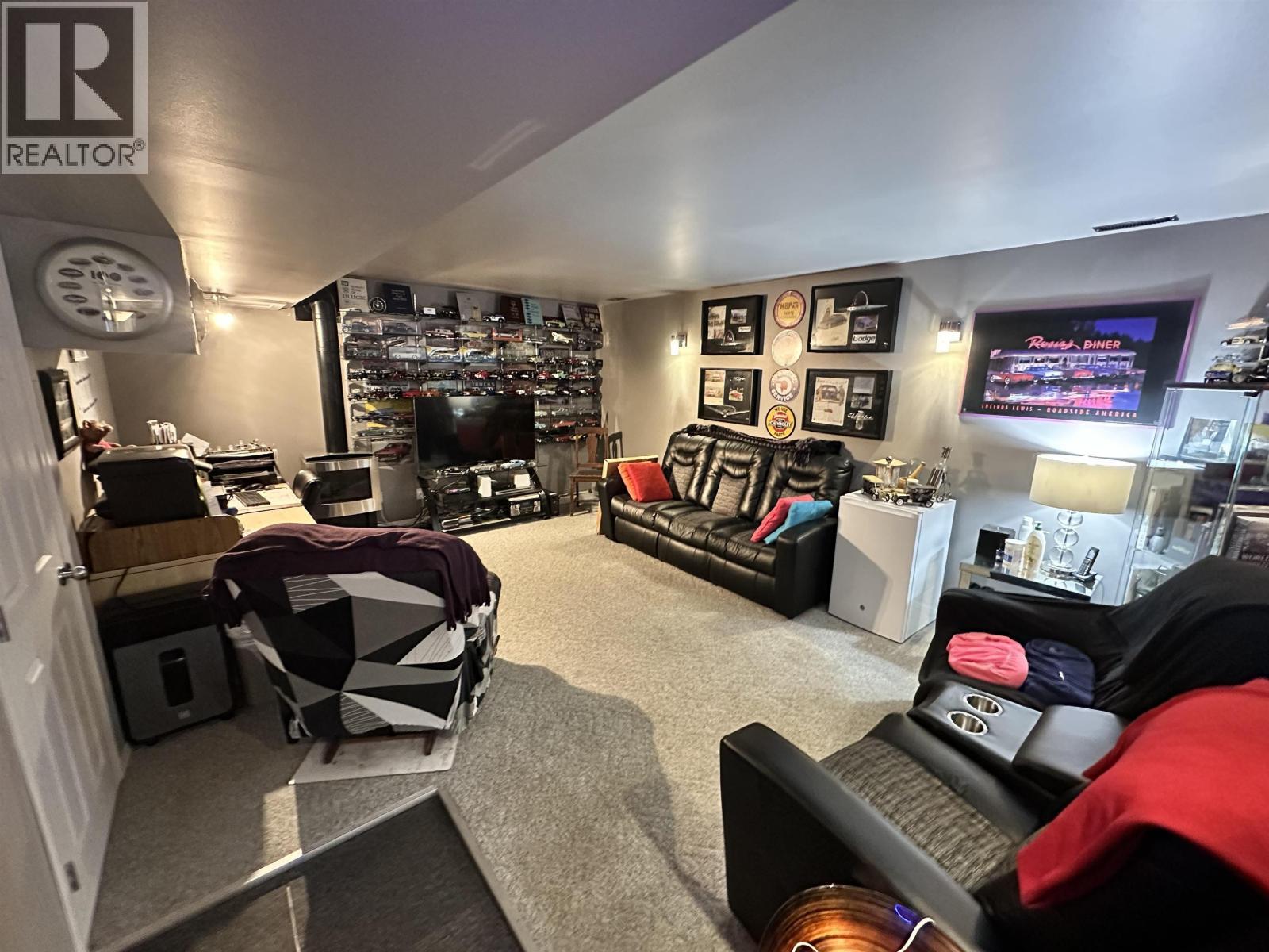 5236 Kallum Drive, 108 Mile Ranch, BC - Indoor With Fireplace