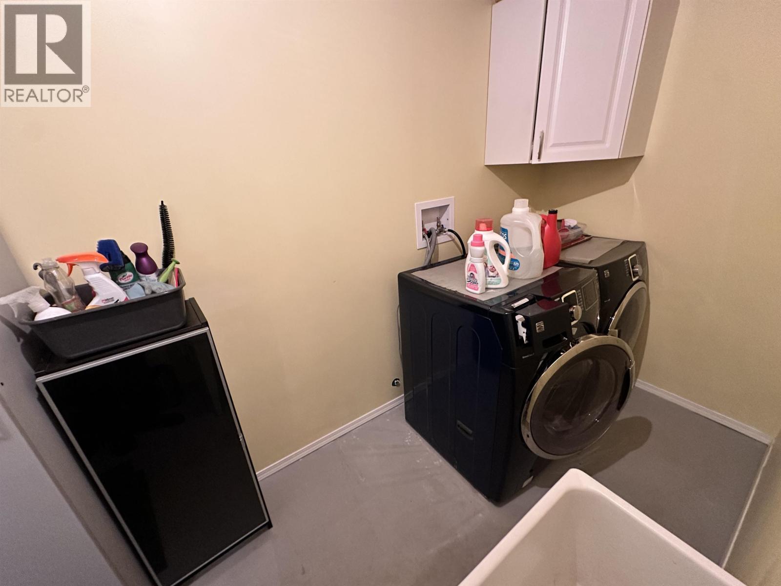 5236 Kallum Drive, 108 Mile Ranch, BC - Indoor Photo Showing Laundry Room