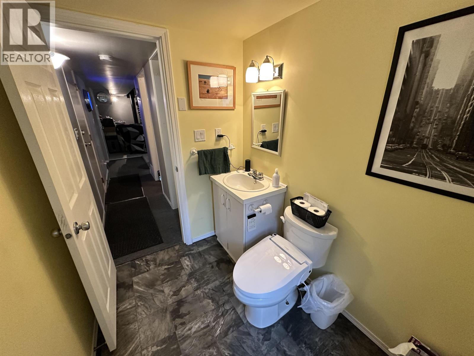 5236 Kallum Drive, 108 Mile Ranch, BC - Indoor Photo Showing Bathroom