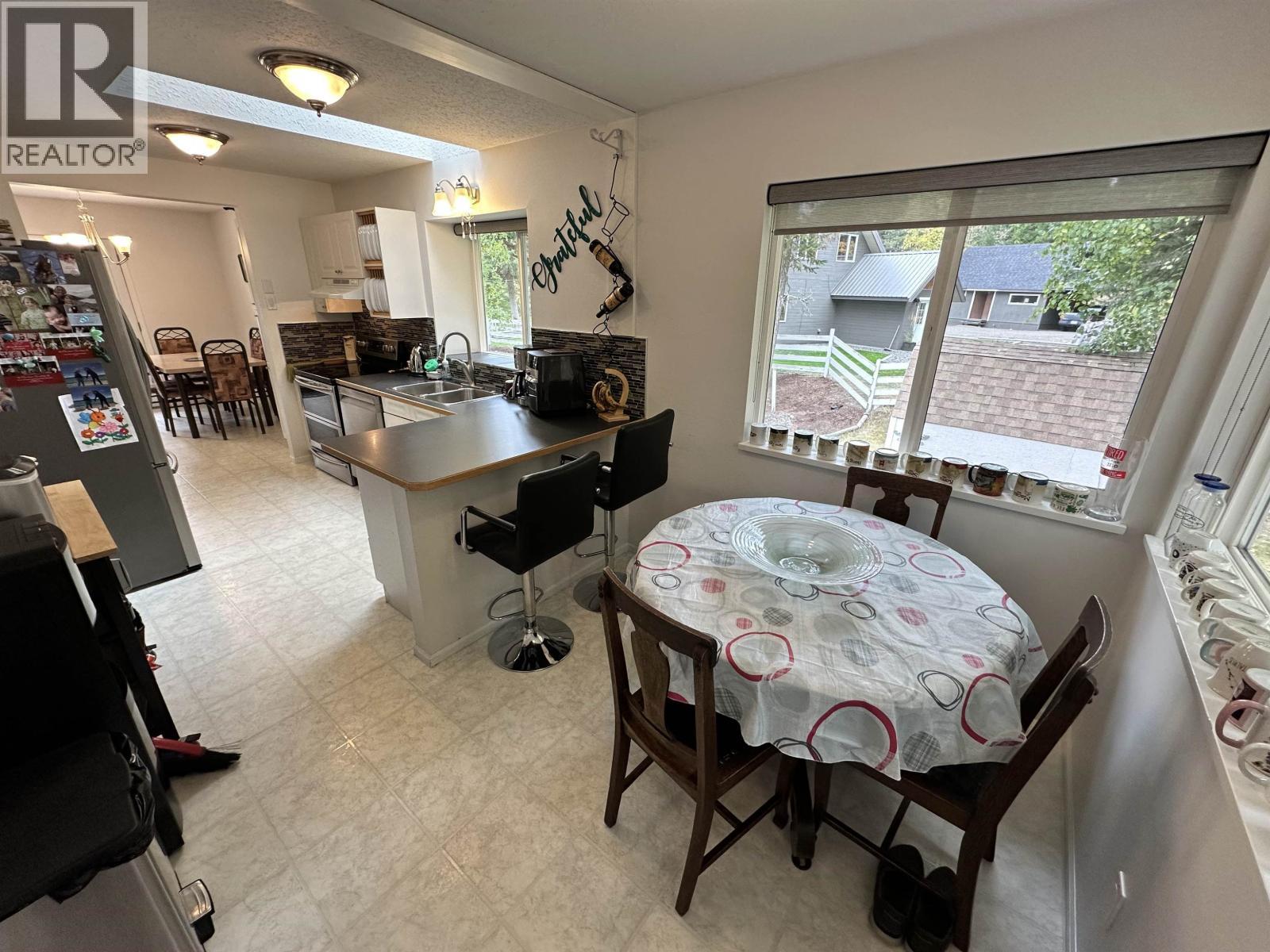 5236 Kallum Drive, 108 Mile Ranch, BC - Indoor Photo Showing Dining Room