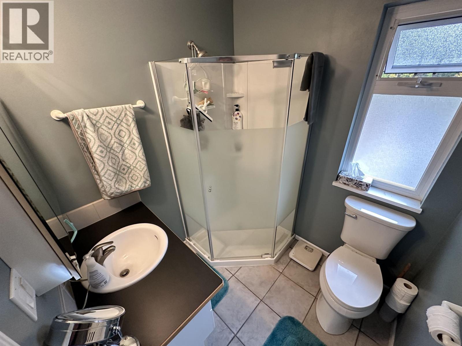 5236 Kallum Drive, 108 Mile Ranch, BC - Indoor Photo Showing Bathroom