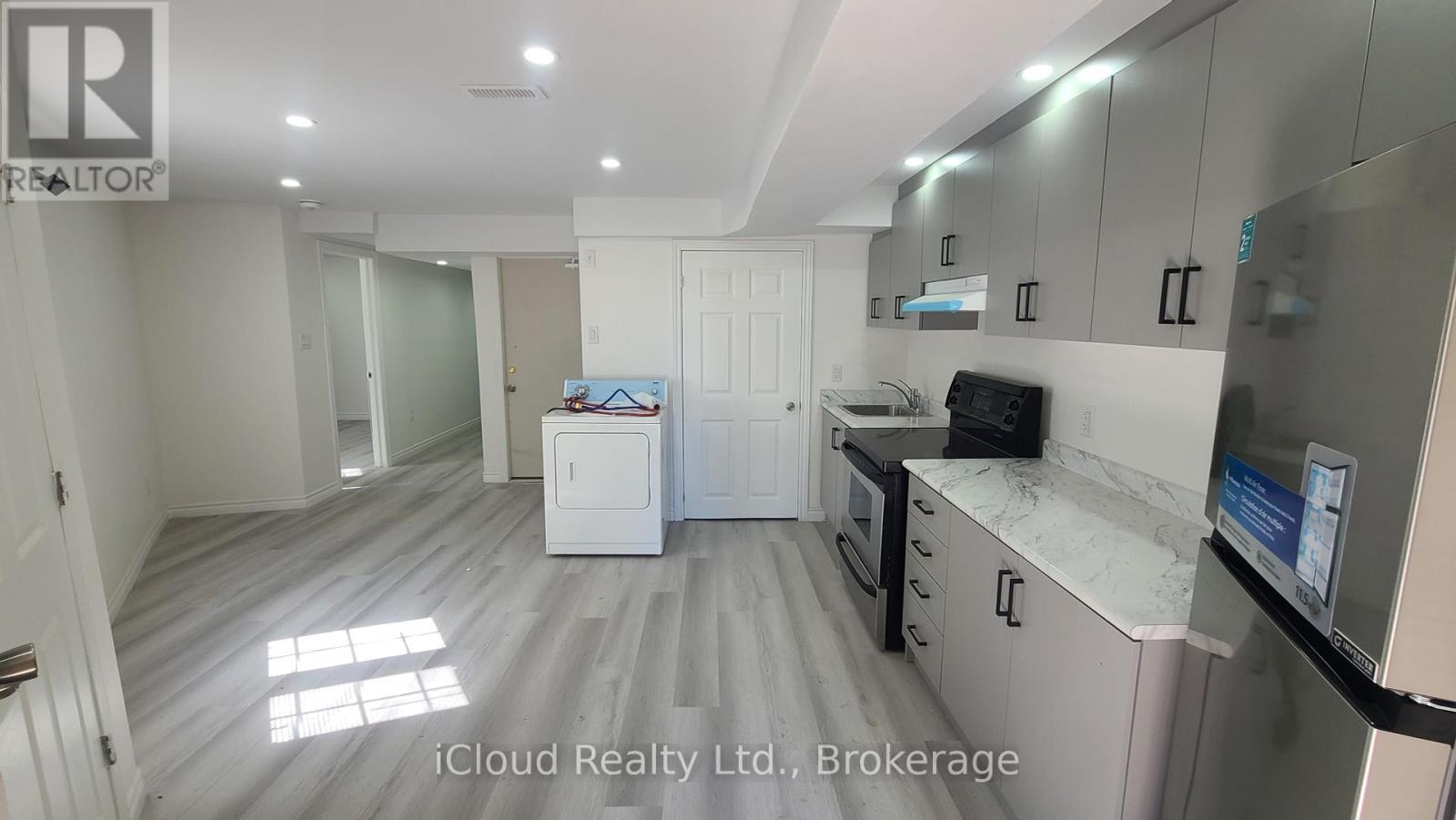 17 Joseph Street, Brampton, ON - Indoor Photo Showing Kitchen