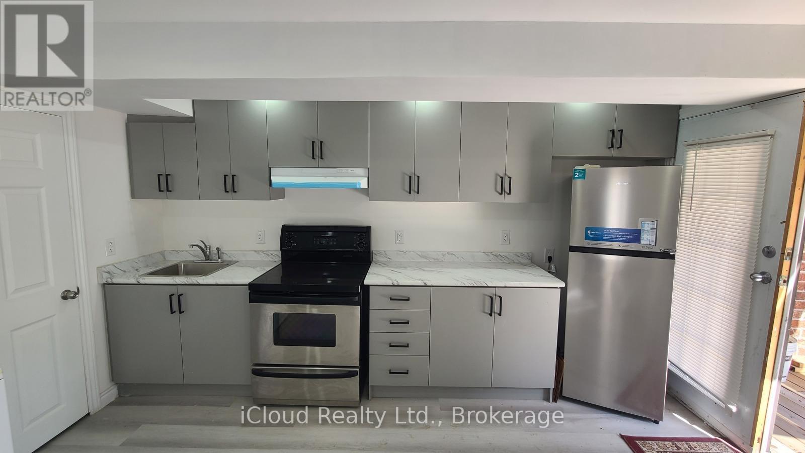17 Joseph Street, Brampton, ON - Indoor Photo Showing Kitchen