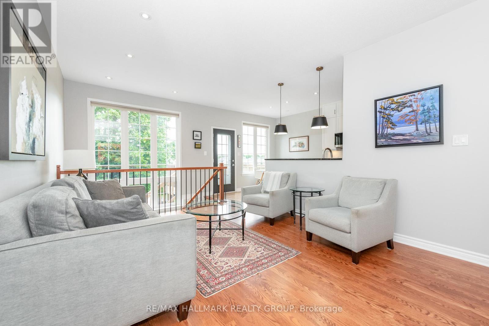 Bright living room - 102 Kelso Private, Ottawa, ON - Indoor Photo Showing Living Room