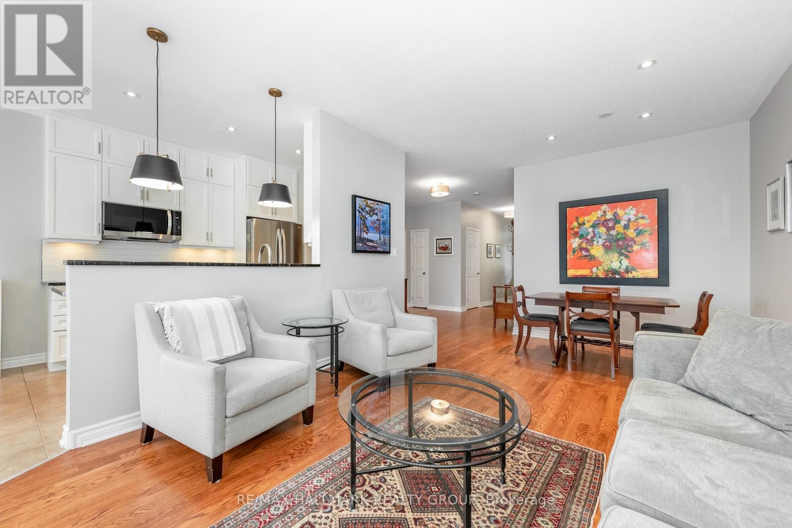 102 Kelso Private, Ottawa, ON - Indoor Photo Showing Living Room