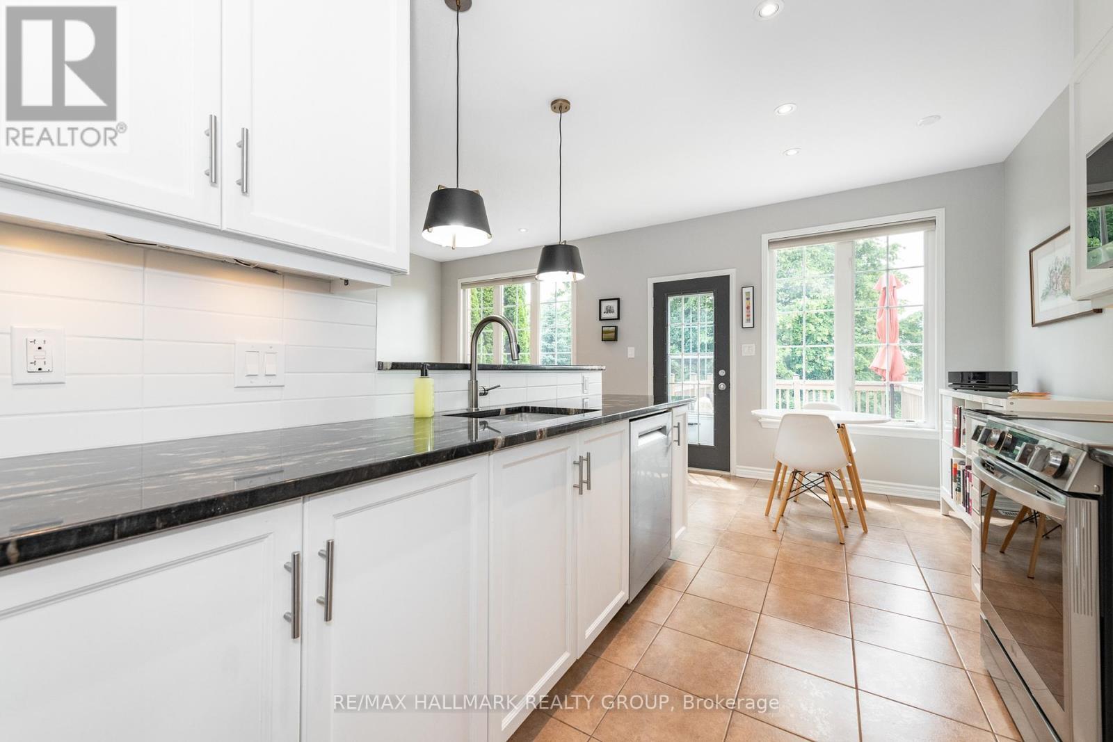 Kitchen & eating area overlooking golf course view - 102 Kelso Private, Ottawa, ON - Indoor Photo Showing Kitchen With Upgraded Kitchen