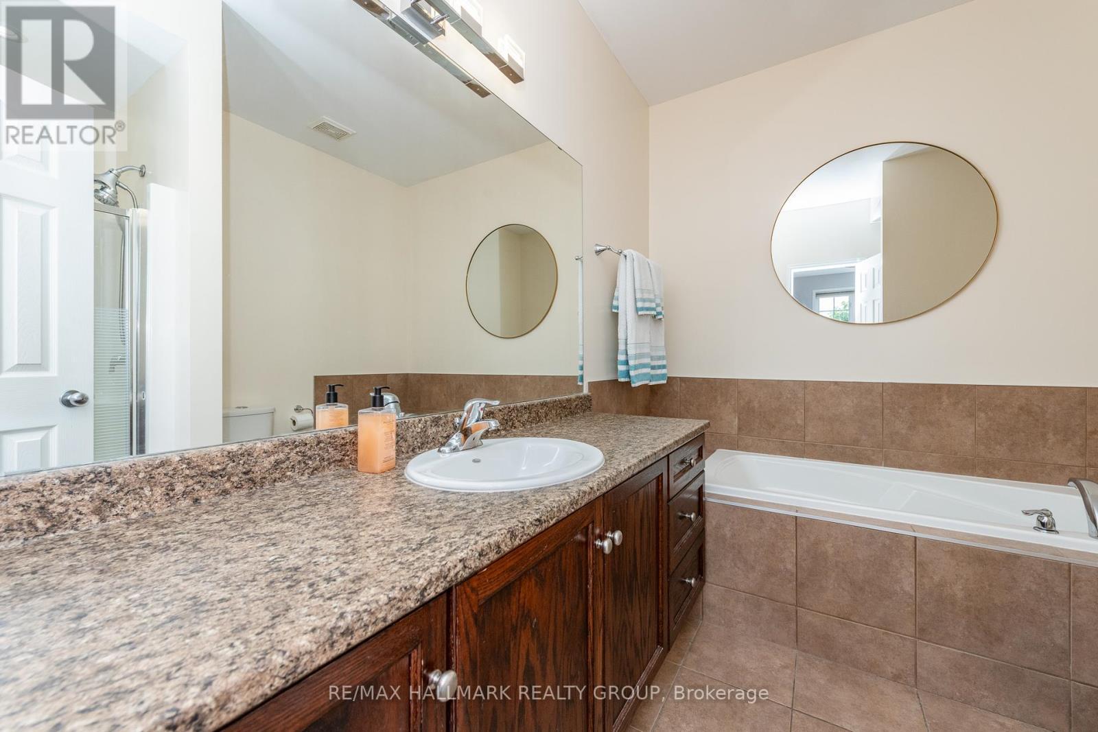 Ensuite bath - 102 Kelso Private, Ottawa, ON - Indoor Photo Showing Bathroom