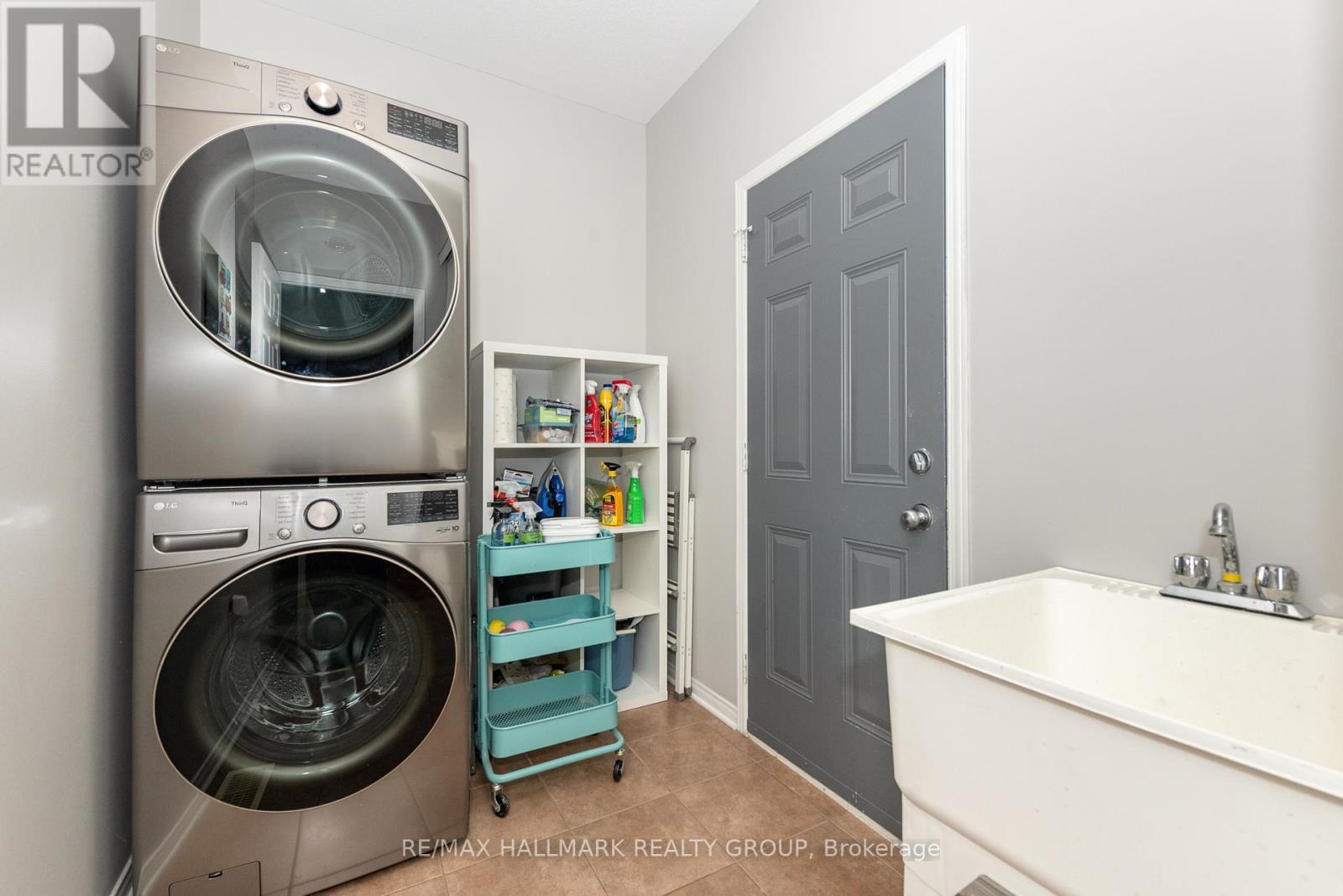 Main floor laundry & garage access - 102 Kelso Private, Ottawa, ON - Indoor Photo Showing Laundry Room