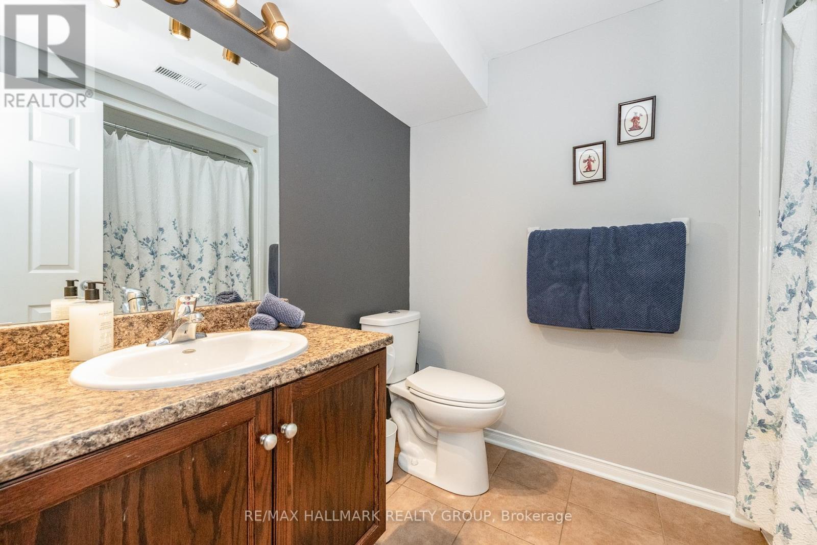 Full bath on lower level - 102 Kelso Private, Ottawa, ON - Indoor Photo Showing Bathroom