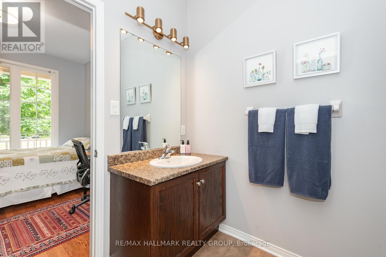 Main bath, just off the second bedroom - 102 Kelso Private, Ottawa, ON - Indoor Photo Showing Bathroom