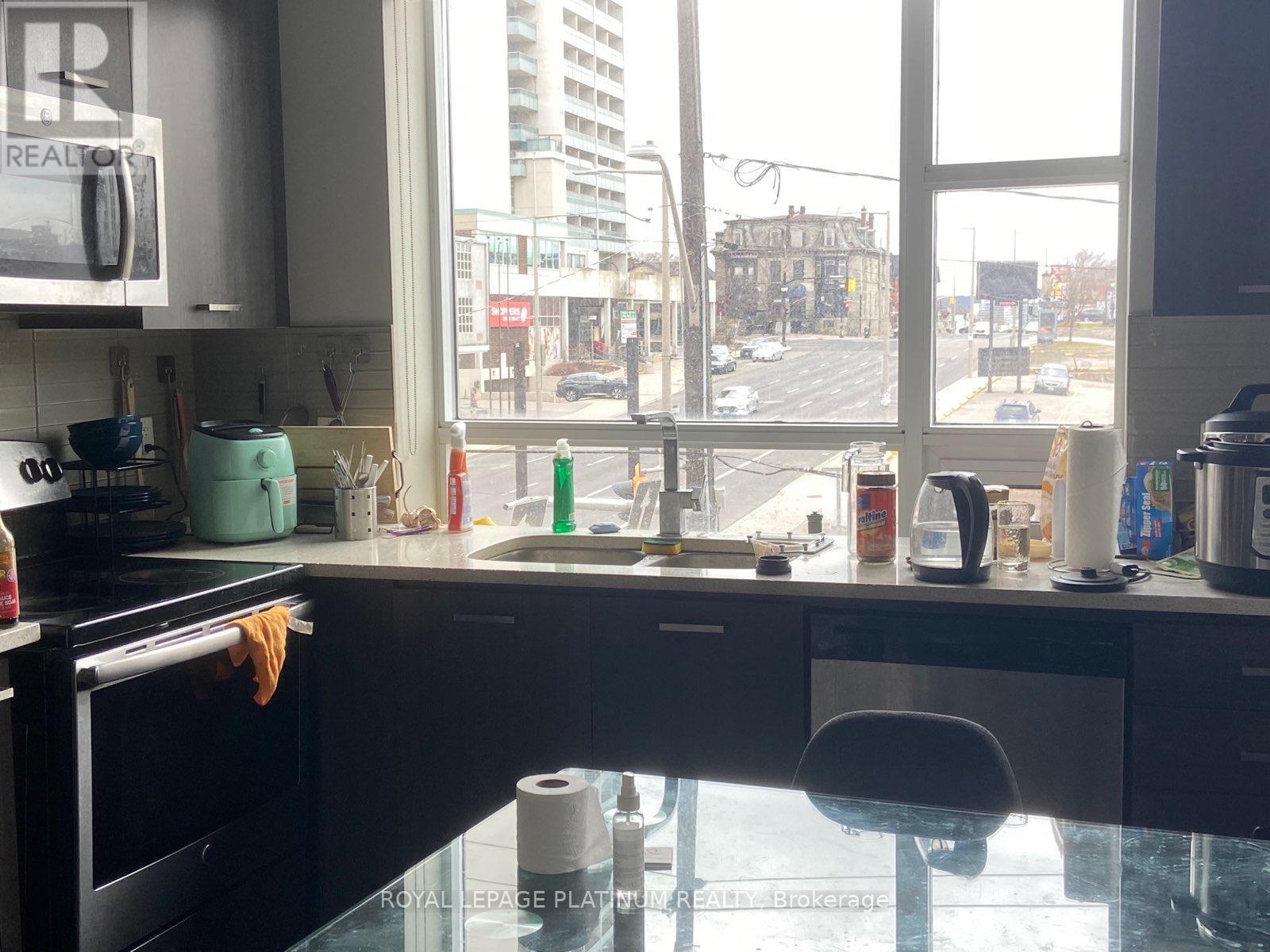 303 - 150 Main Street W, Hamilton, ON - Indoor Photo Showing Kitchen