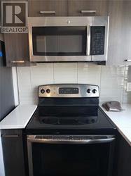 303 - 150 Main Street W, Hamilton, ON - Indoor Photo Showing Kitchen