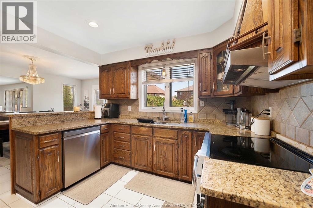 2092 Lesperance, Tecumseh, ON - Indoor Photo Showing Kitchen