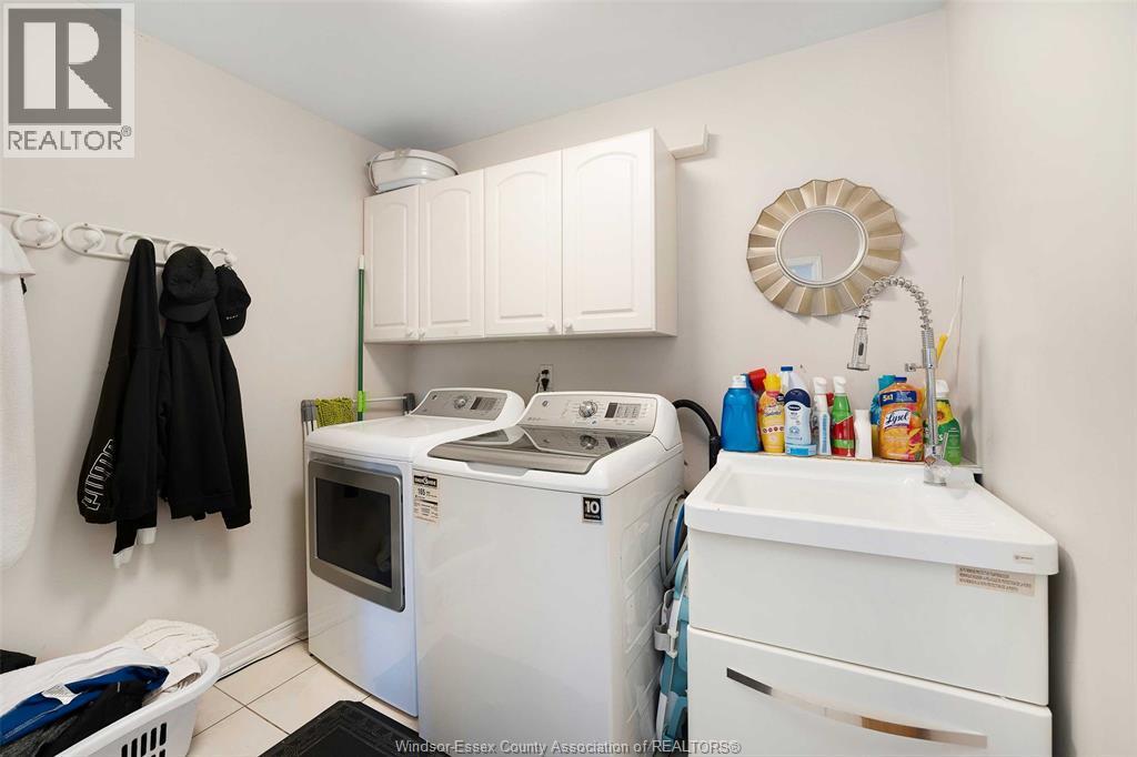 2092 Lesperance, Tecumseh, ON - Indoor Photo Showing Laundry Room