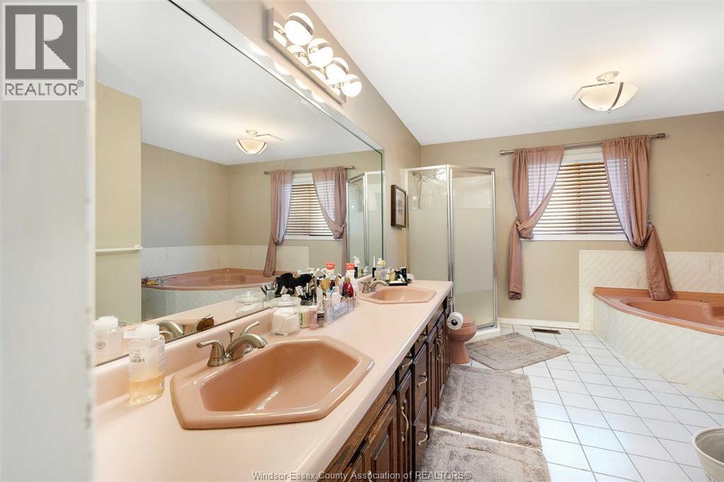 2092 Lesperance, Tecumseh, ON - Indoor Photo Showing Bathroom