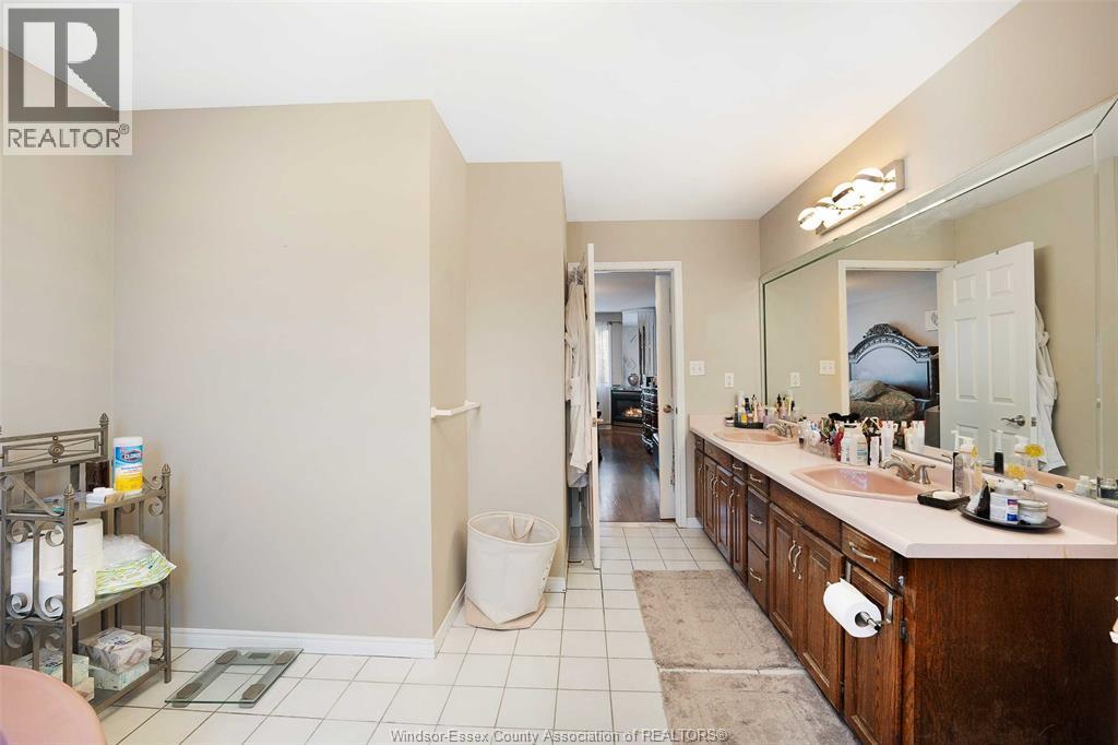 2092 Lesperance, Tecumseh, ON - Indoor Photo Showing Bathroom