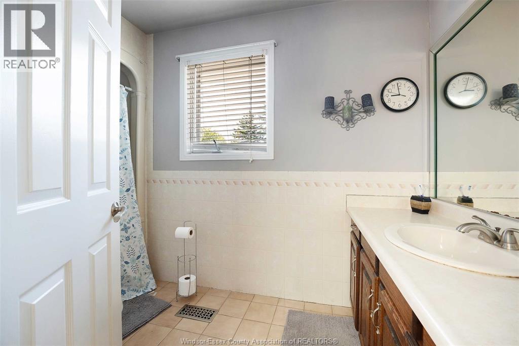 2092 Lesperance, Tecumseh, ON - Indoor Photo Showing Bathroom
