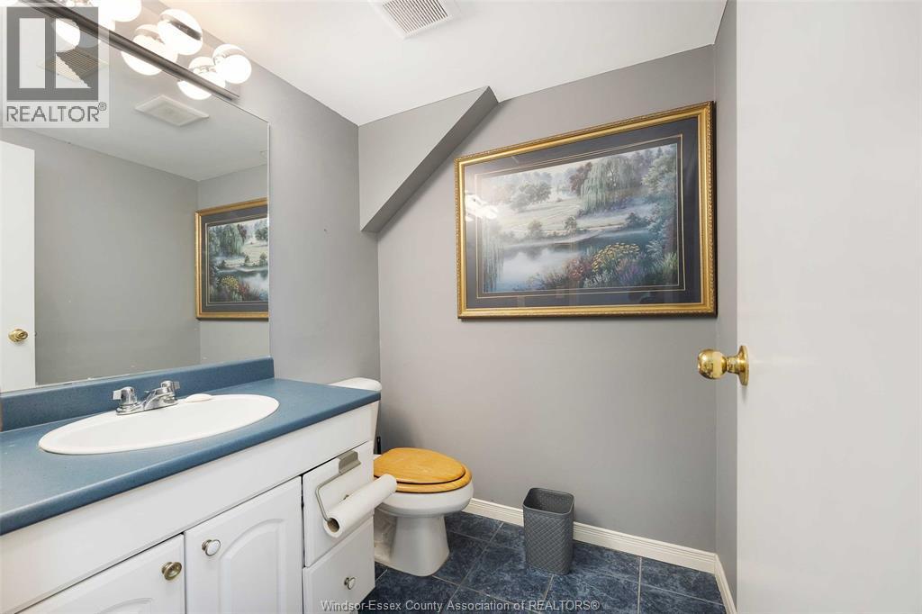 2092 Lesperance, Tecumseh, ON - Indoor Photo Showing Bathroom