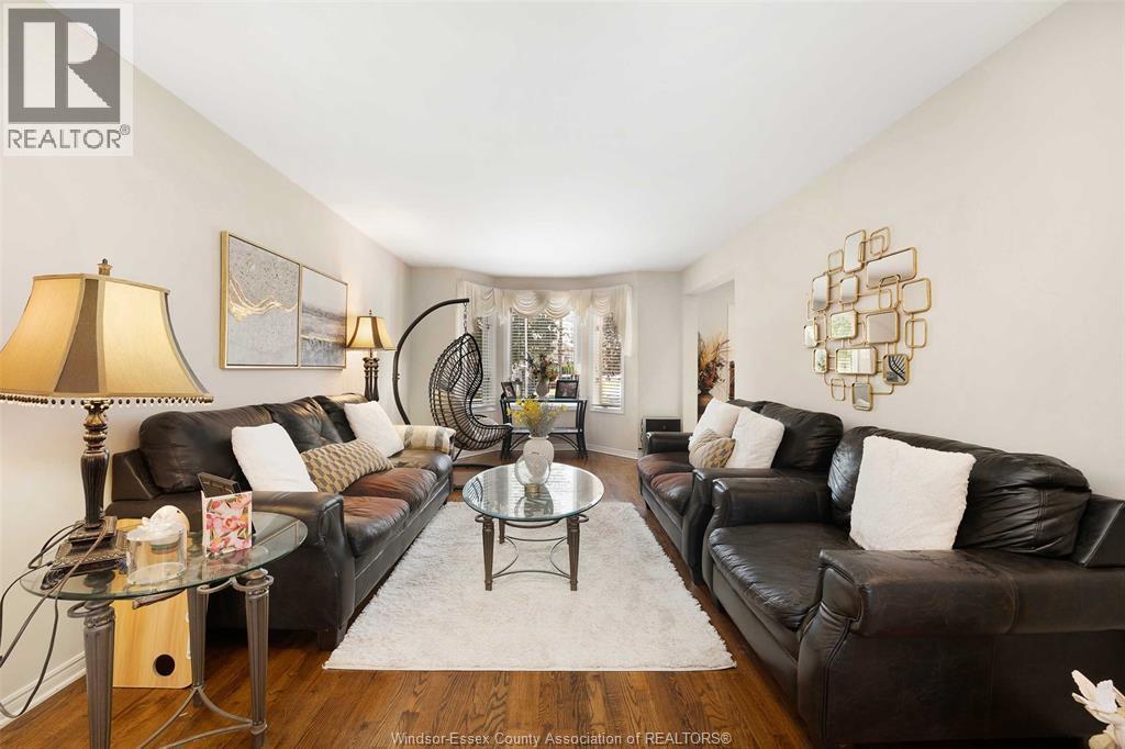 2092 Lesperance, Tecumseh, ON - Indoor Photo Showing Living Room