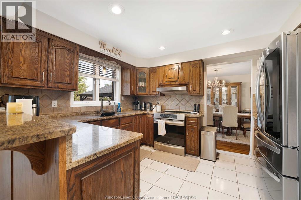 2092 Lesperance, Tecumseh, ON - Indoor Photo Showing Kitchen