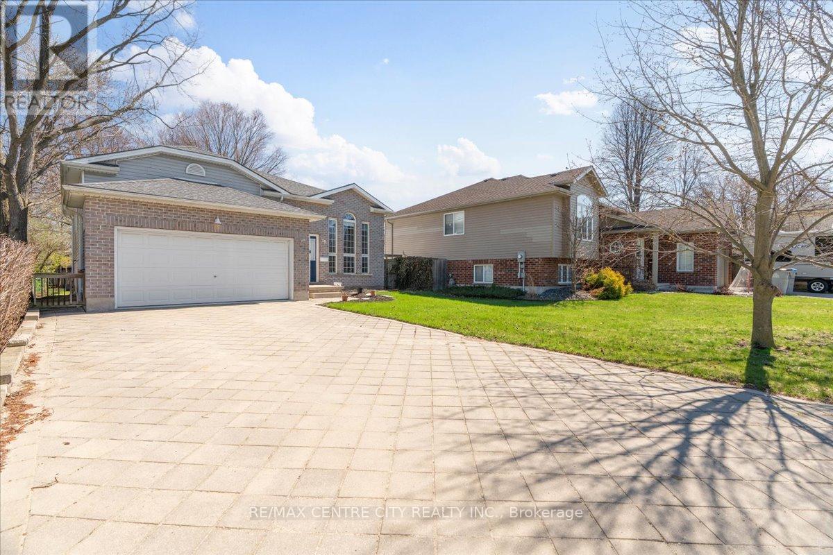 19 Dell Drive, Strathroy-Caradoc (Sw), ON - Outdoor