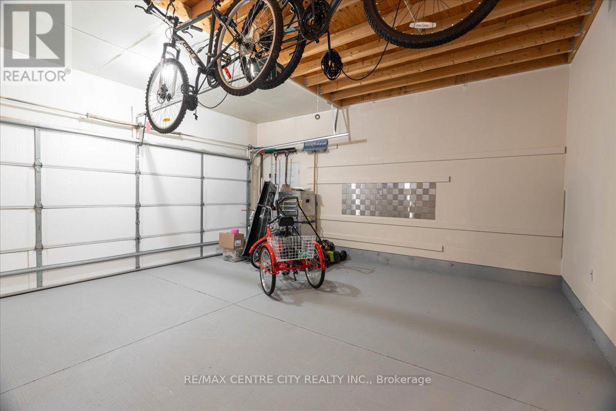 19 Dell Drive, Strathroy-Caradoc (Sw), ON - Indoor Photo Showing Garage