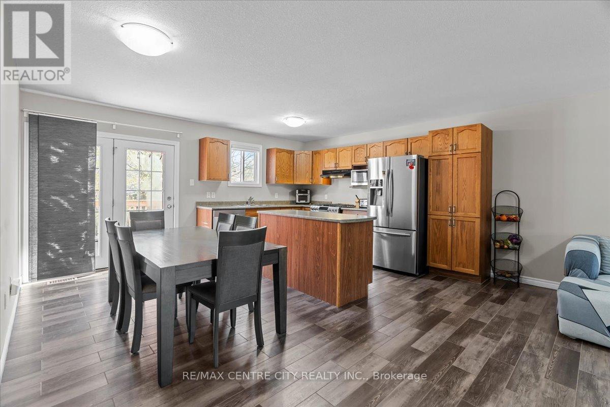 19 Dell Drive, Strathroy-Caradoc (Sw), ON - Indoor