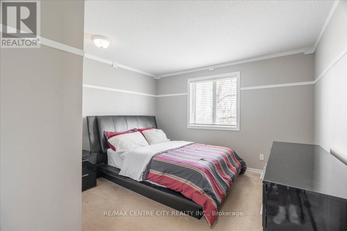 19 Dell Drive, Strathroy-Caradoc (Sw), ON - Indoor Photo Showing Bedroom