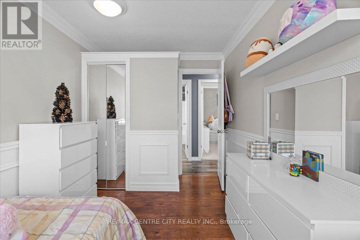 19 Dell Drive, Strathroy-Caradoc (Sw), ON - Indoor Photo Showing Bedroom