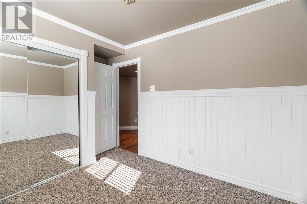 19 Dell Drive, Strathroy-Caradoc (Sw), ON - Indoor Photo Showing Other Room