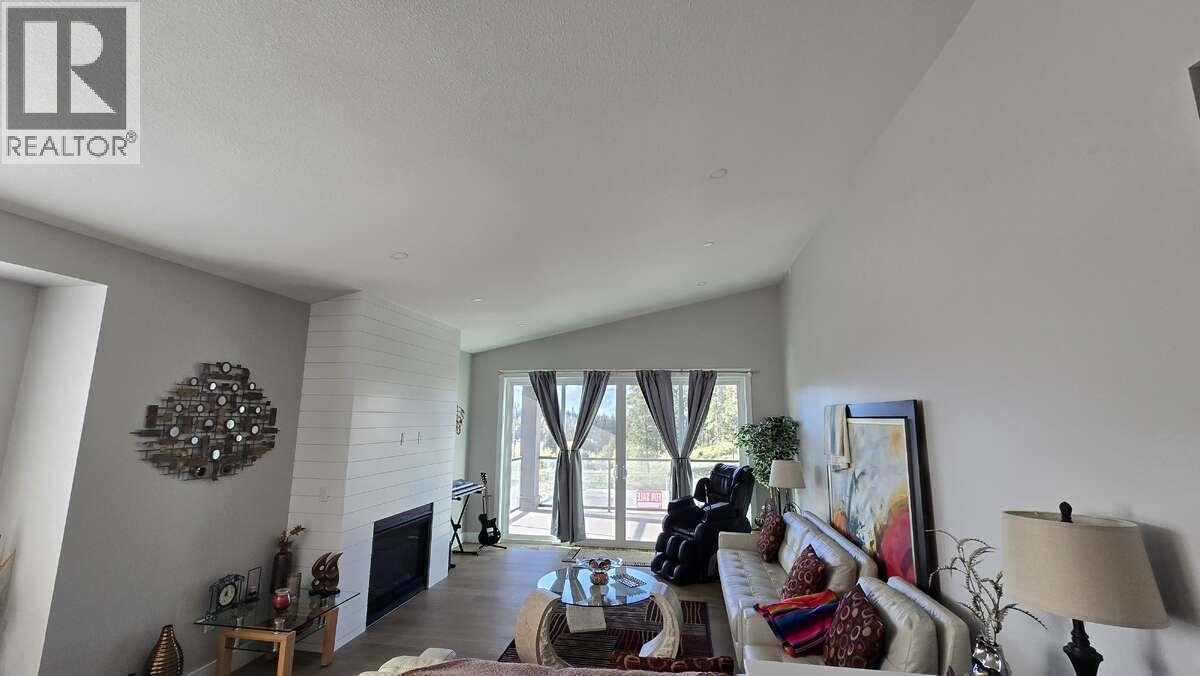 2852 Canyon Crest Drive, West Kelowna, BC - Indoor With Fireplace