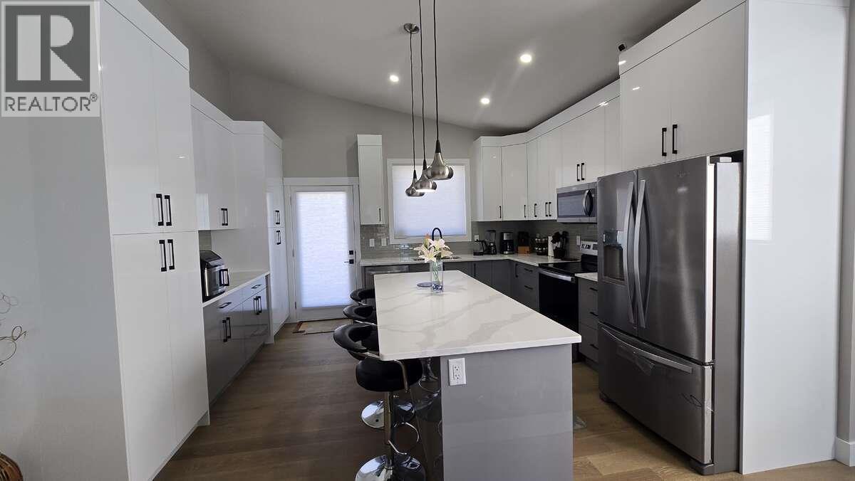 2852 Canyon Crest Drive, West Kelowna, BC - Indoor Photo Showing Kitchen With Stainless Steel Kitchen