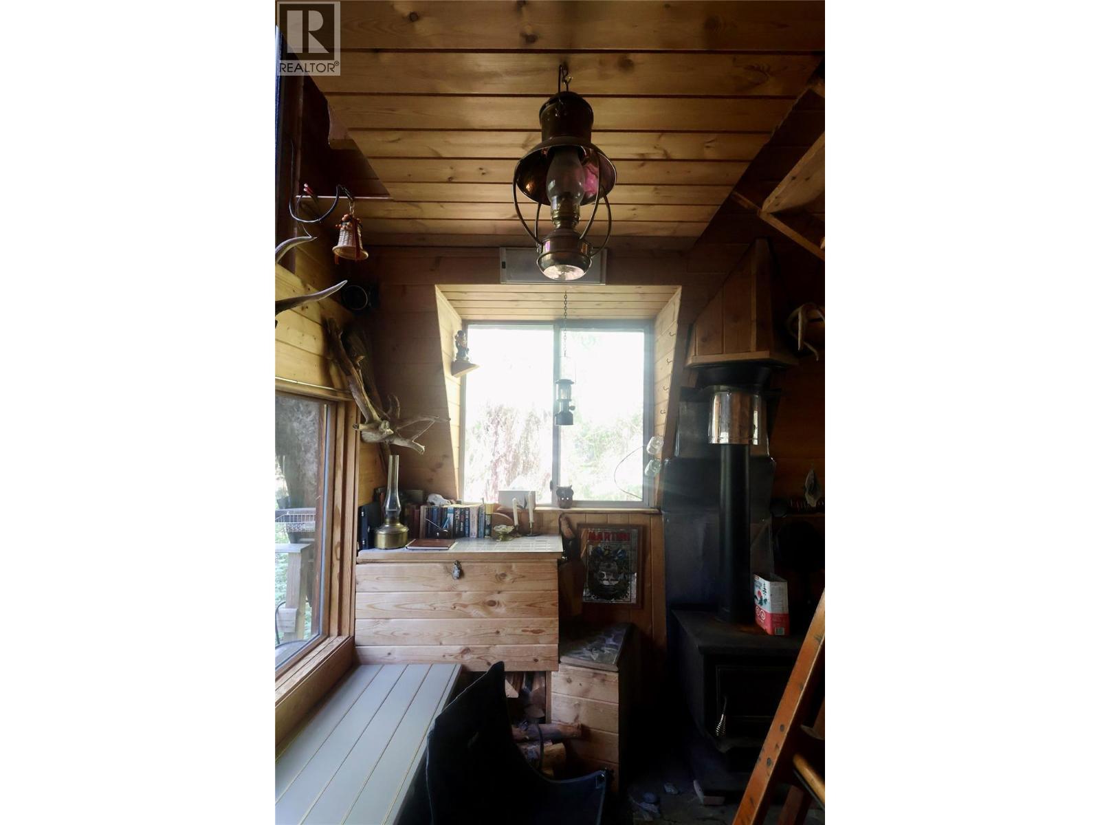 1427 Hartley Road, Golden, BC - Indoor Photo Showing Other Room