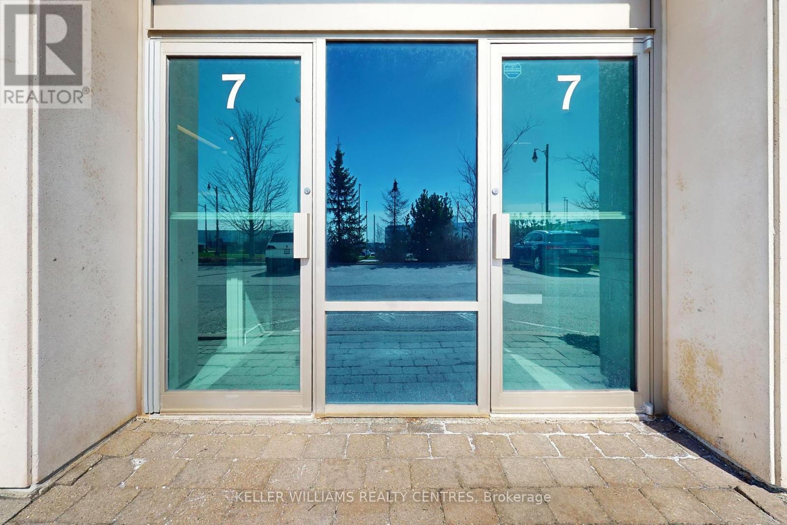 7 - 125 Don Hillock Drive, Aurora, ON