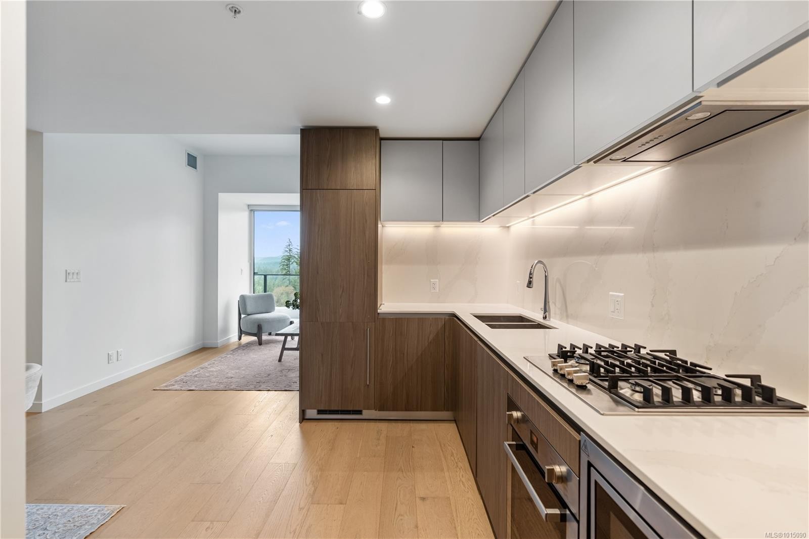 308-2000 Hannington Rd, Langford, BC - Indoor Photo Showing Kitchen With Double Sink With Upgraded Kitchen