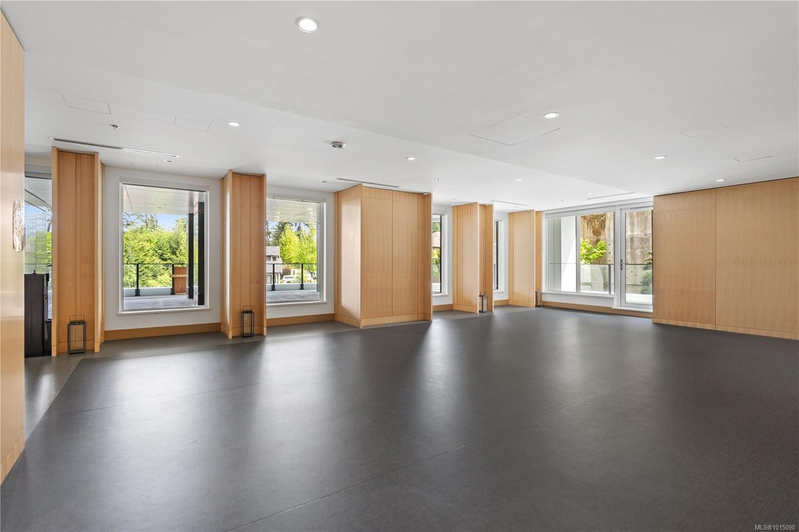 308-2000 Hannington Rd, Langford, BC - Indoor