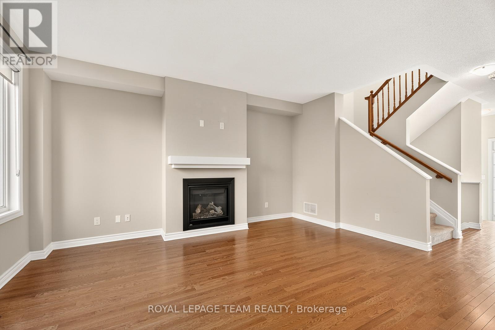 619 Geranium Walk, Ottawa, ON - Indoor With Fireplace