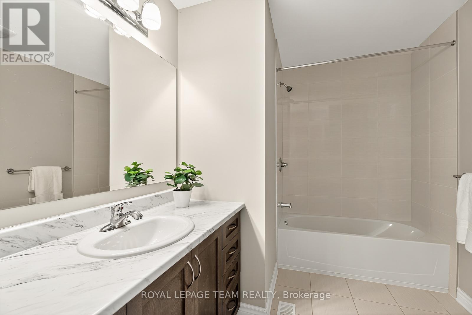619 Geranium Walk, Ottawa, ON - Indoor Photo Showing Bathroom