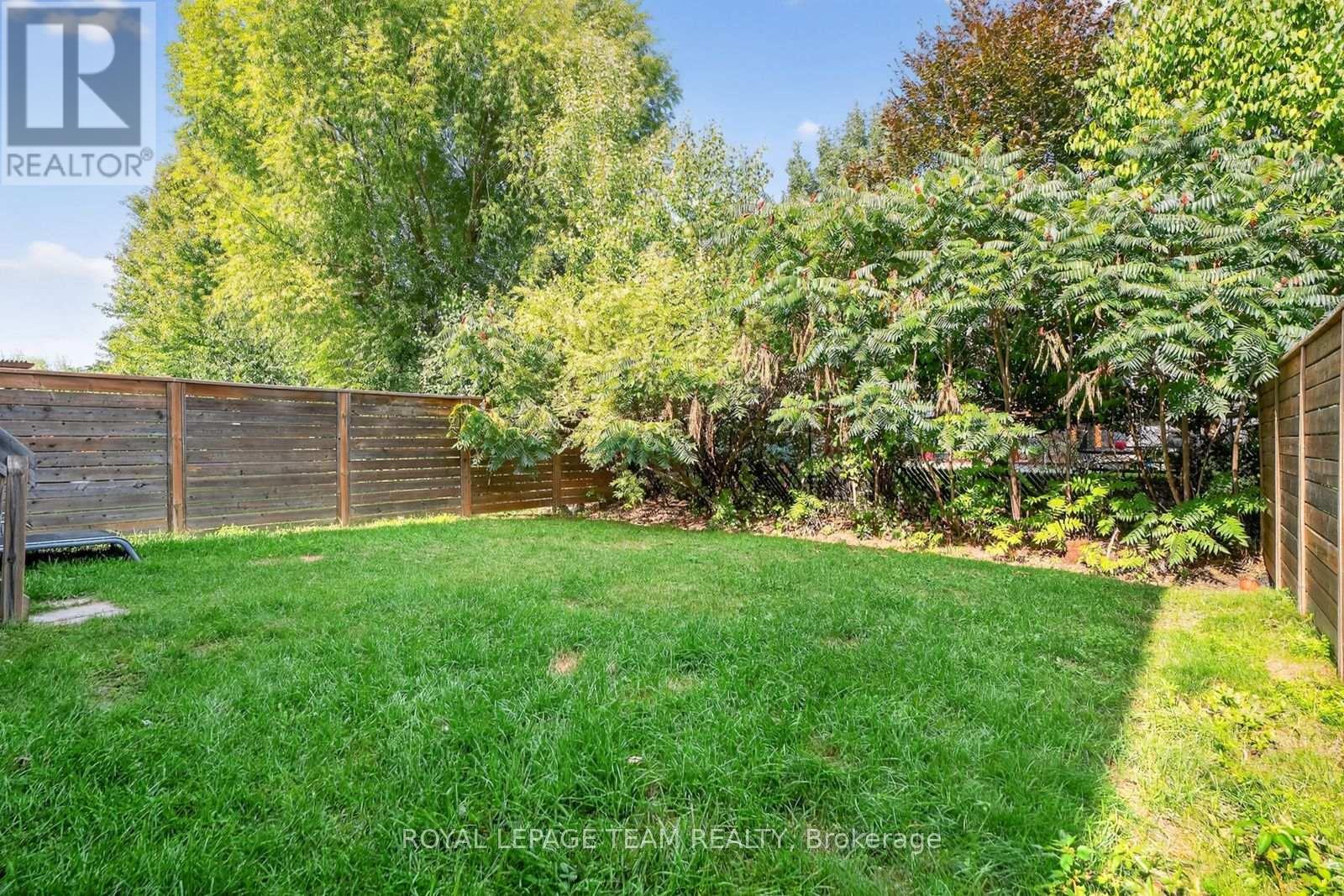 619 Geranium Walk, Ottawa, ON - Outdoor