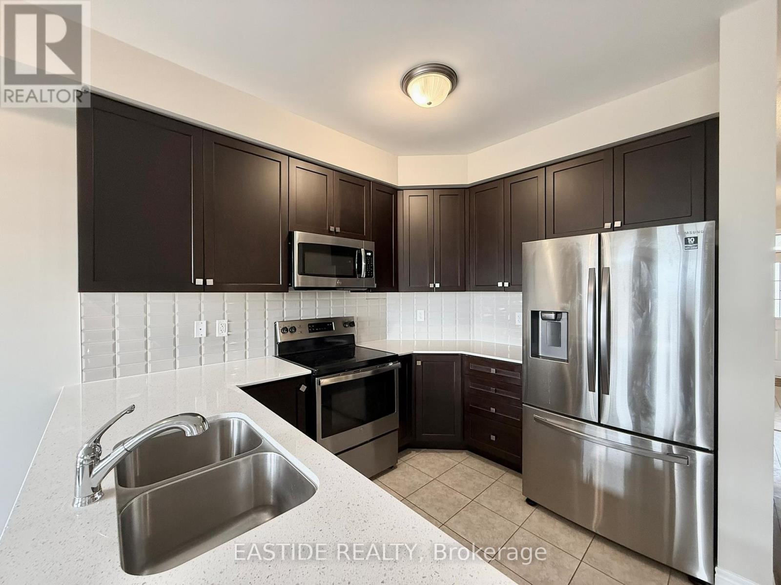 116 Finegan Circle, Brampton, ON - Indoor Photo Showing Kitchen With Stainless Steel Kitchen With Double Sink With Upgraded Kitchen