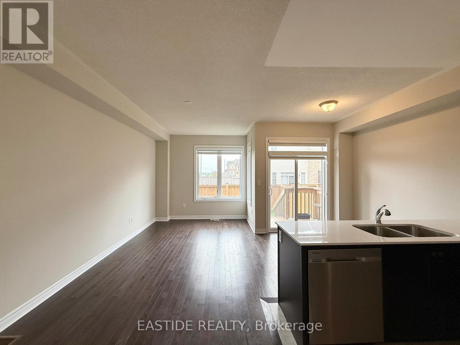 116 Finegan Circle, Brampton, ON - Indoor Photo Showing Kitchen With Double Sink